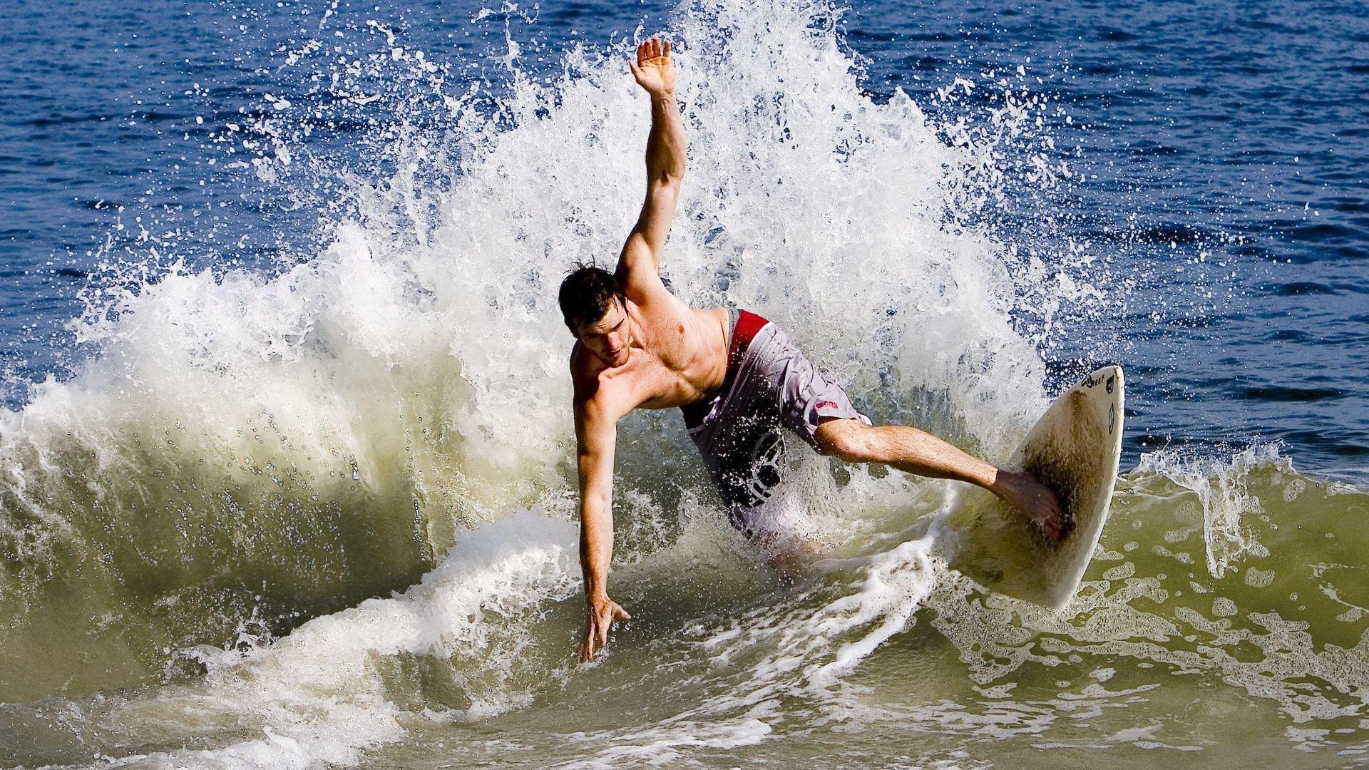 梅西第八次捧起金球奖 创纪录之夜再铸传奇