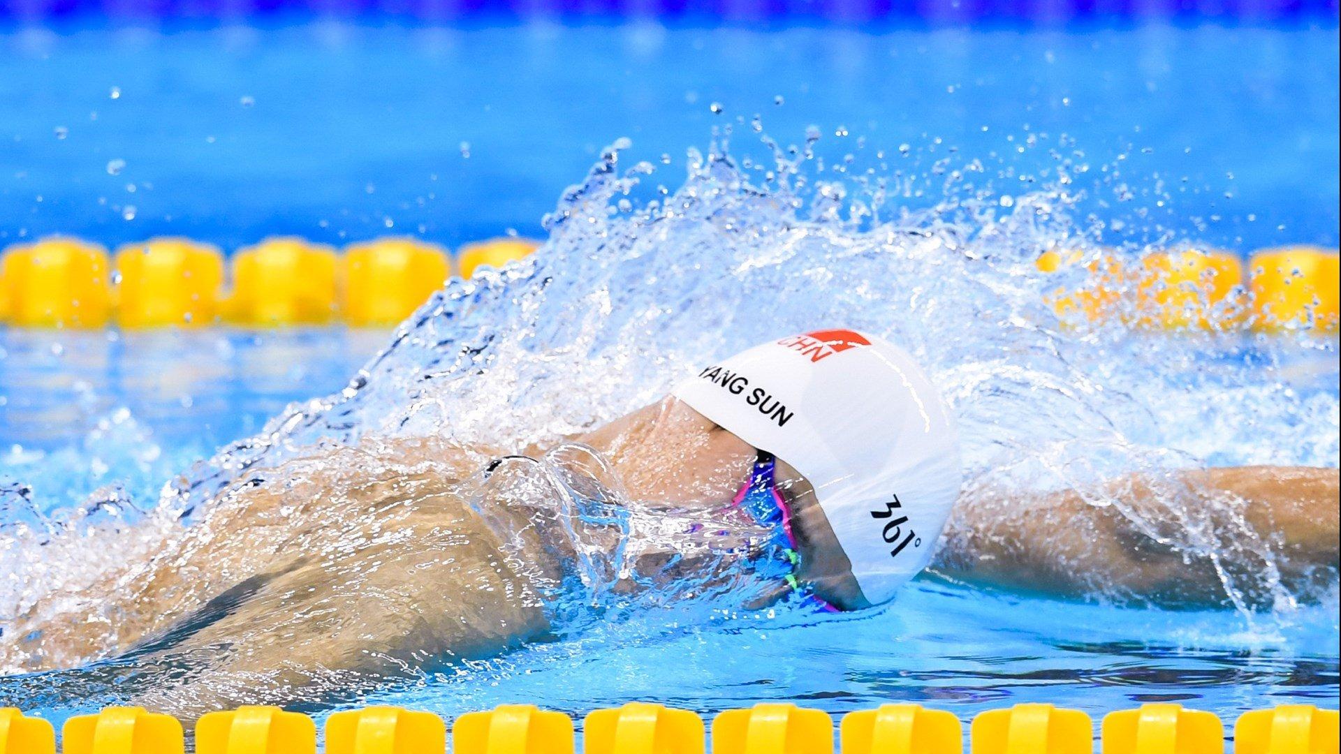 百米飞人巅峰对决 新星闪耀打破十年垄断